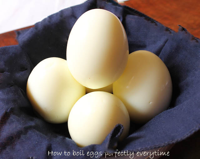 https://www.flavorsofmumbai.com/wp-content/uploads/2012/10/How-to-boil-eggs-perfectly-everytime12.jpg